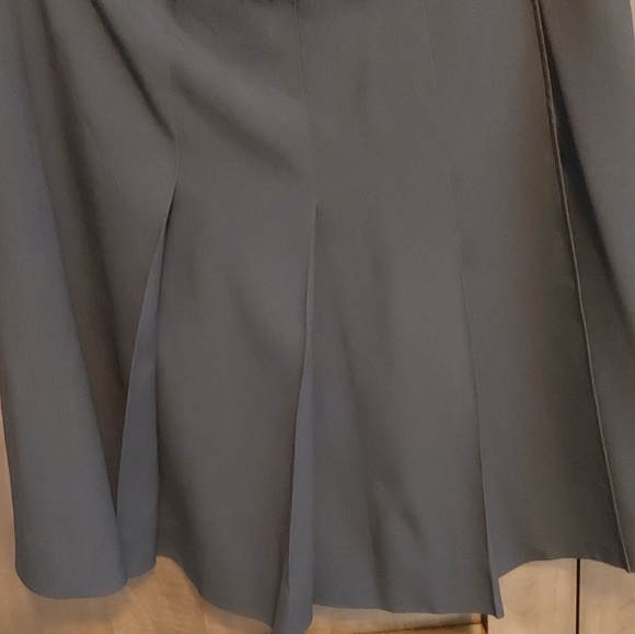 Blk pleated skirt, - Picture 4 of 8